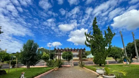 Casa com 3 quartos em Bom Jesus do Oeste