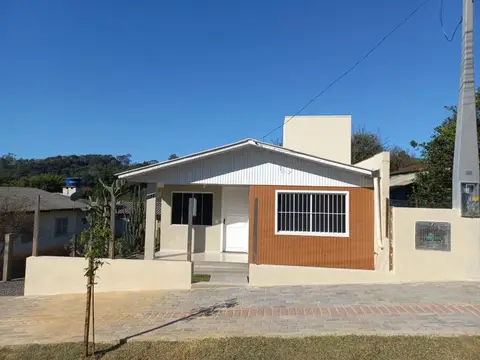 Casa em madeira com 2 quartos no Bela Vista