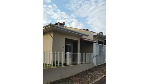 Casa Geminada no Loteamento Grando