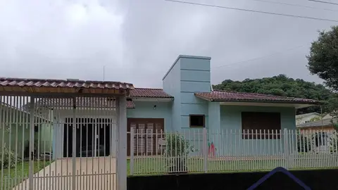 Casa em alvenaria com 3 quartos no Centro