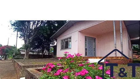 Casa em madeira com 3 quartos no Centro