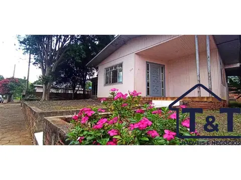Casa em madeira com 3 quartos no Centro