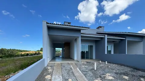 Casa geminada á venda!
