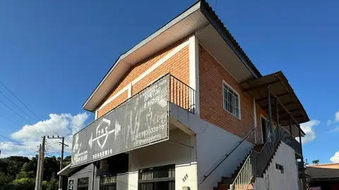Casa com dois pavimentos a venda!