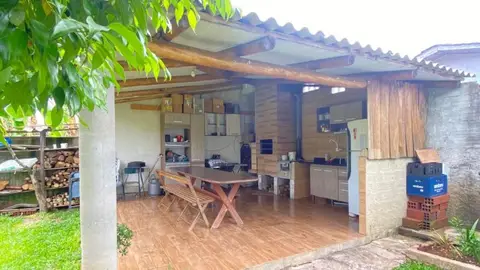 Casa para Venda, Maravilha / SC, bairro Centro, 4 dormitórios, sendo 1 suíte, 2 banheiros, 2 vagas de garagem, área total 221 m², terreno 59