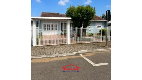 Casa em alvenaria com 3 quartos no Centro