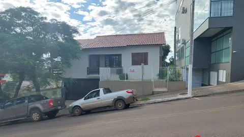 Casa em alvenaria com 2 quartos no Centro
