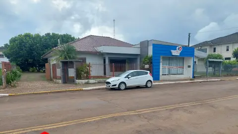 Casa em alvenaria com 2 quartos no Centro, em Bom Jesus