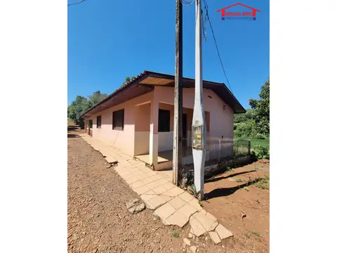 Casa em madeira com 4 quartos no Linha Araça