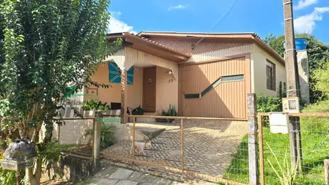 Casa em madeira com 2 quartos no União