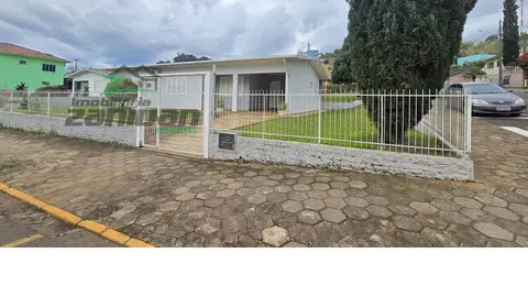 Casa em alvenaria com 3 quartos no Centro