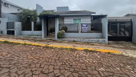 Casa em alvenaria com 3 quartos no Passo dos Fortes, em Chapecó